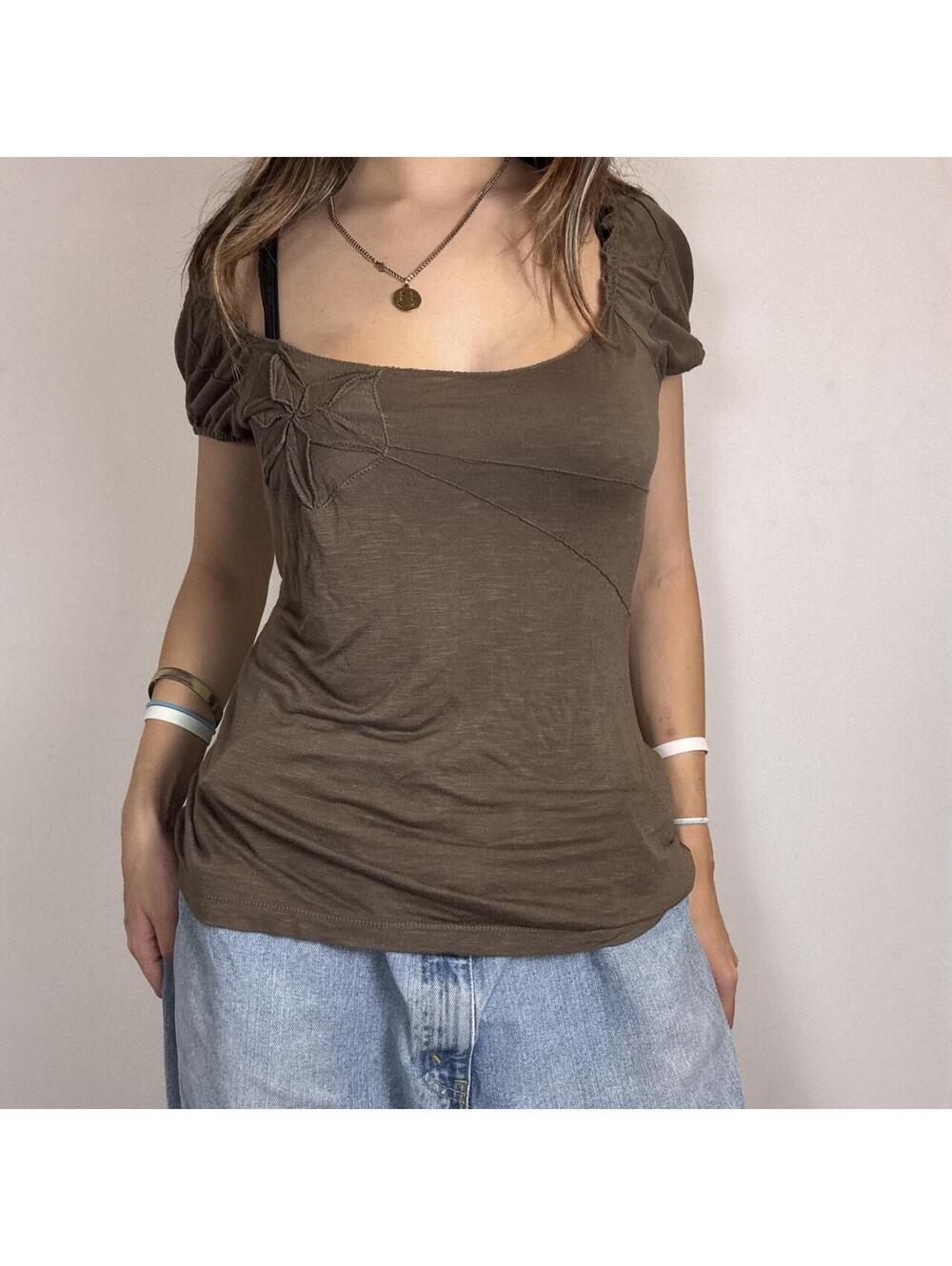 Brown flowy scoop neck off shoulder top with floral applique!! Max Studio large